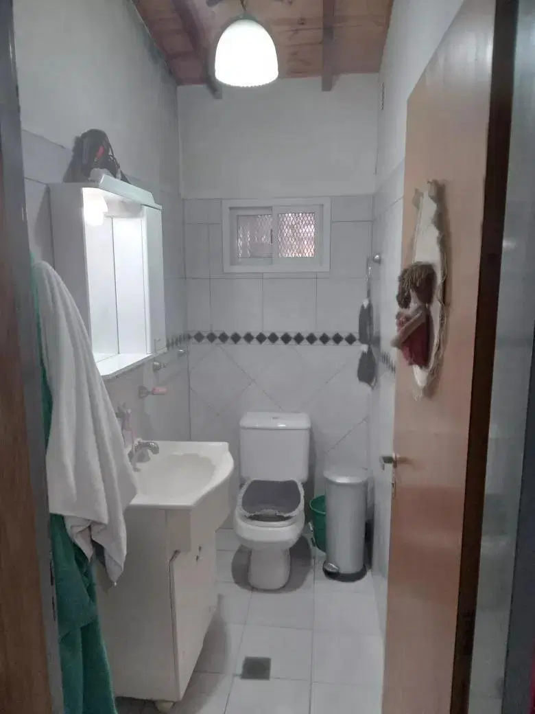 Casa en venta - 3 Dormitorios 2 Baños - 300mts2 - Almirante Brown 3
