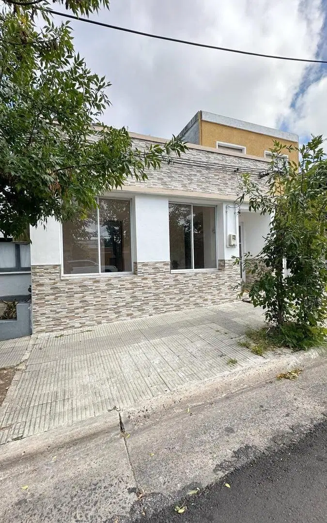 Casa en venta - 3 Dormitorios 2 Baños - 262mts2 - Uruguay 2