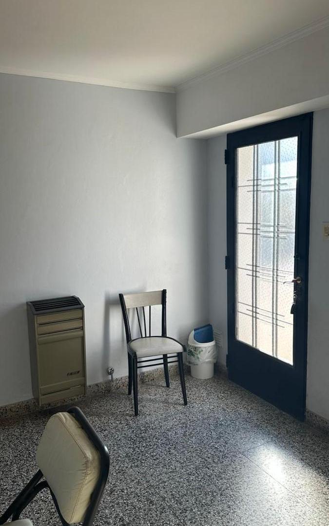 Foto de Casa en venta - 3 Dormitorios 2 Baños - Cochera - 300Mts2 - Oriente, imagen 1