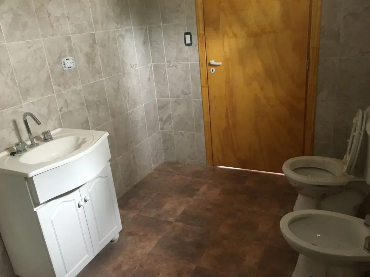 Casa en venta - 4 dormitorios 2  baños - 310mts2 - General Belgrano 4