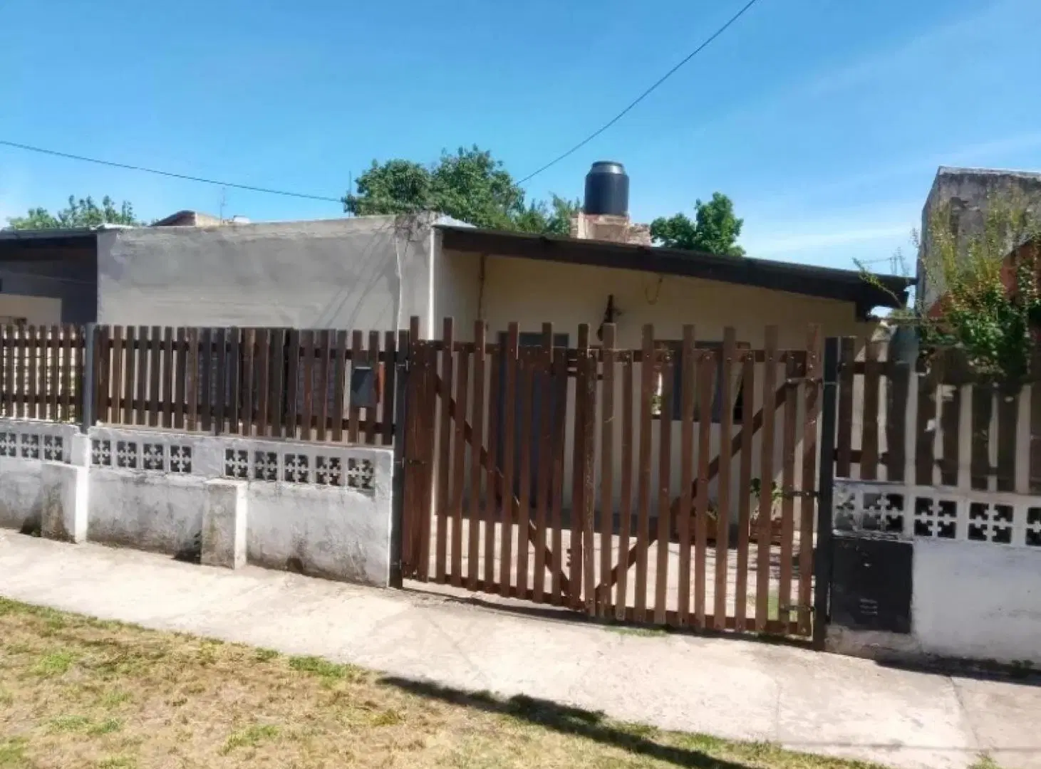 Casa en venta - 2 Dormitorios 1 Baño - 63Mts2 - Burzaco 4