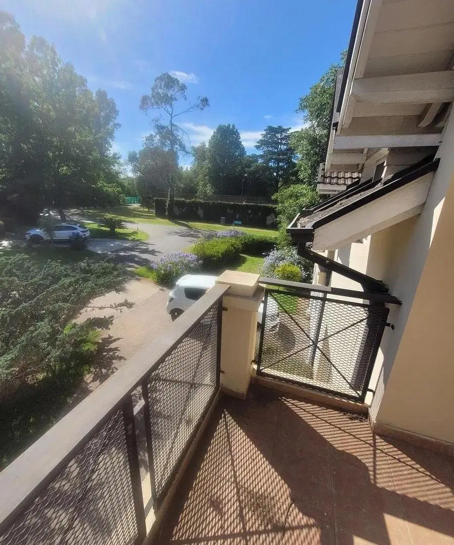 Casa en venta - 5 Dormitorios 3 Baños - 800mts2 - Pilar 5