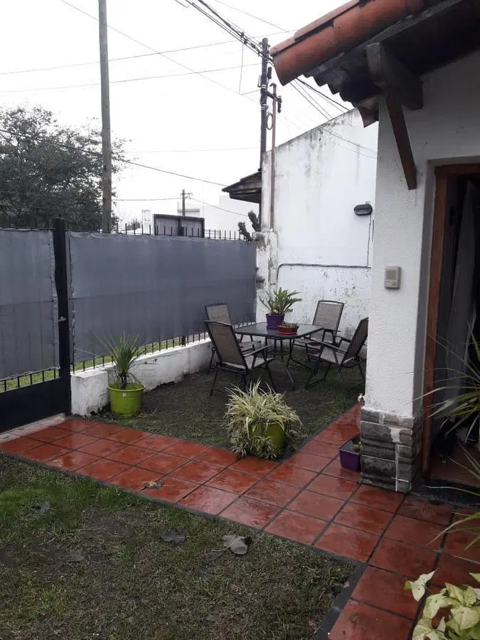 Casa en venta - 2 dormitorios 1 baño - Cochera - 90mts2 - Los Hornos, La Plata 2