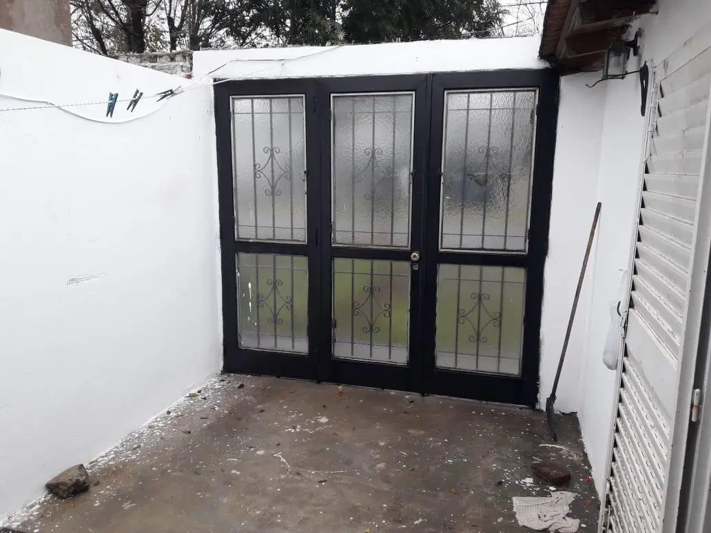 Casa en venta - 2 dormitorios 1 baño - Cochera - 90mts2 - Los Hornos, La Plata 4