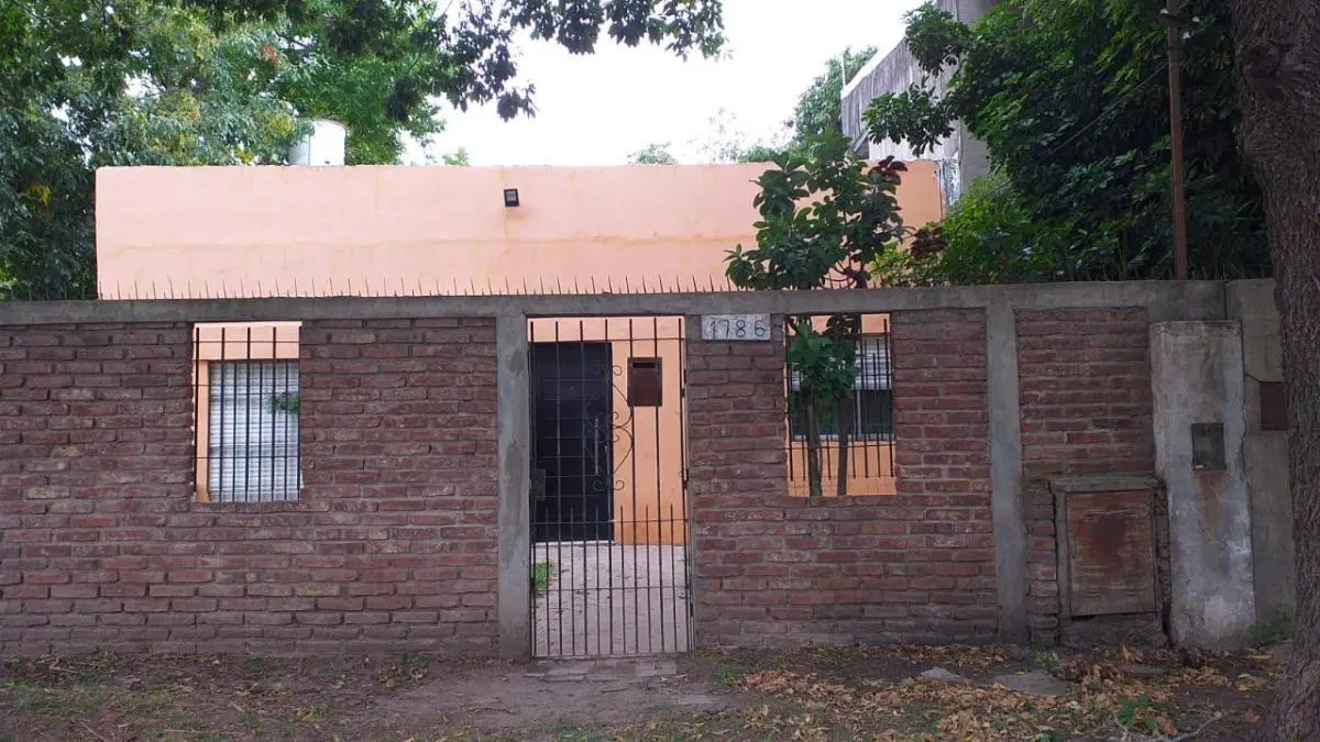 Casa en venta - 2 dormitorios 1 baño - patio - 370 mts2 - Burzaco 2