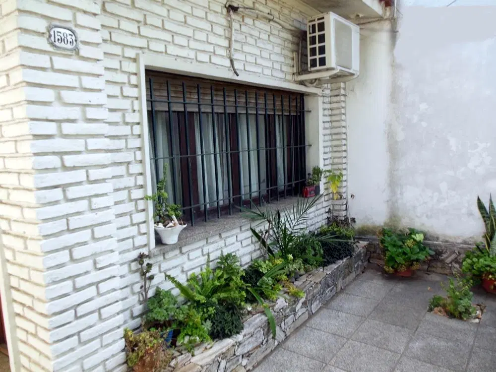 Casa en venta - 3 Dormitorios 2 Baños - 393mts2 - Zárate 5