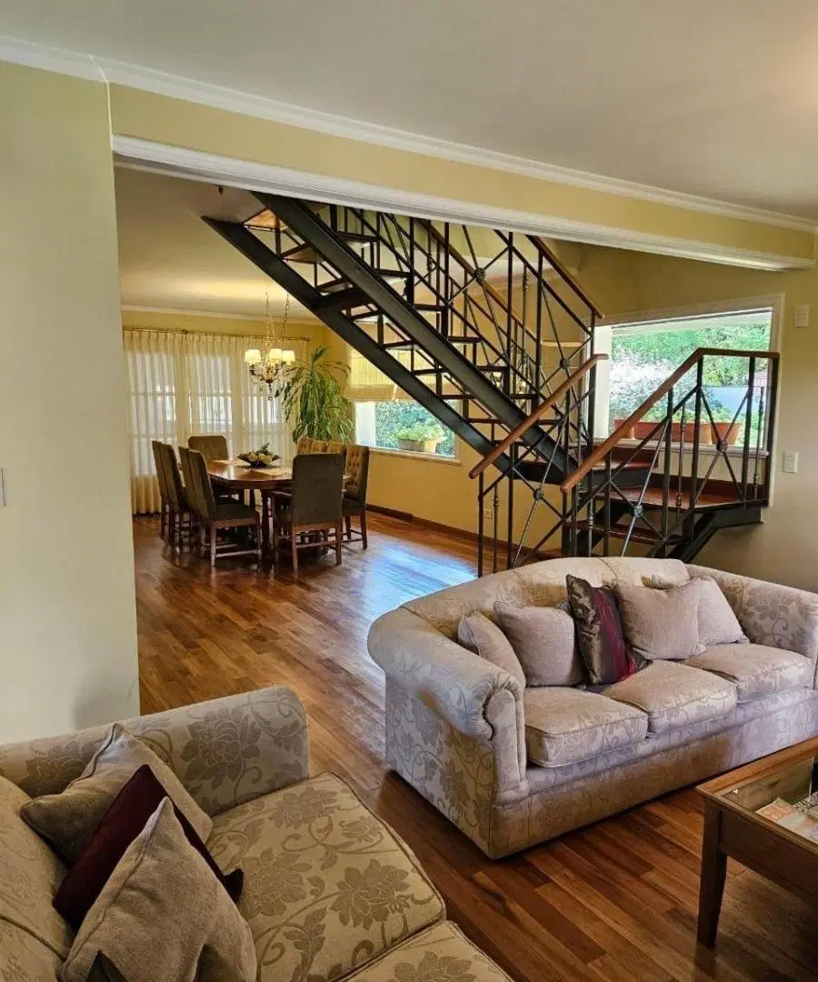 Casa en venta - 3 Dormitorios 4 Baños - Cochera - 400Mts2 - Río Cuarto 4