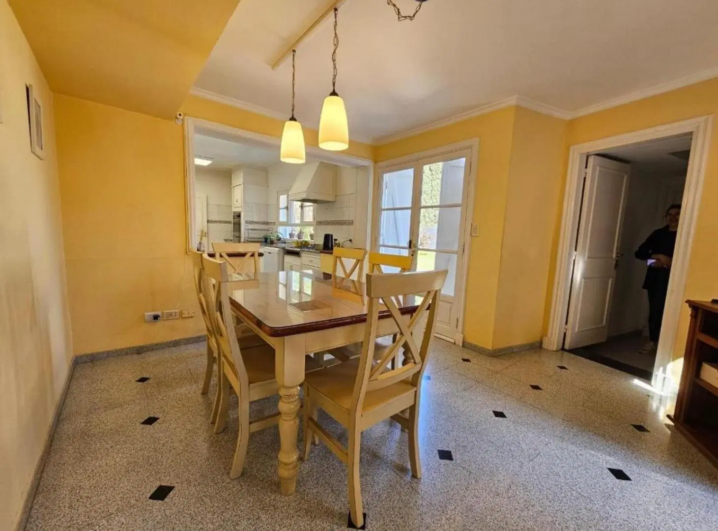 Casa en venta - 3 Dormitorios 4 Baños - Cochera - 400Mts2 - Río Cuarto 5