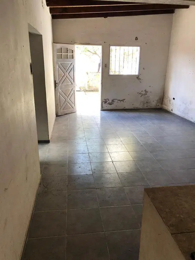 Casa venta 2 dormitorios 1 baño - 200 mts2 totales- Los Hornos 2