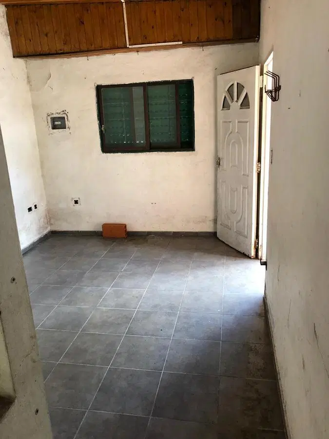 Casa venta 2 dormitorios 1 baño - 200 mts2 totales- Los Hornos 5