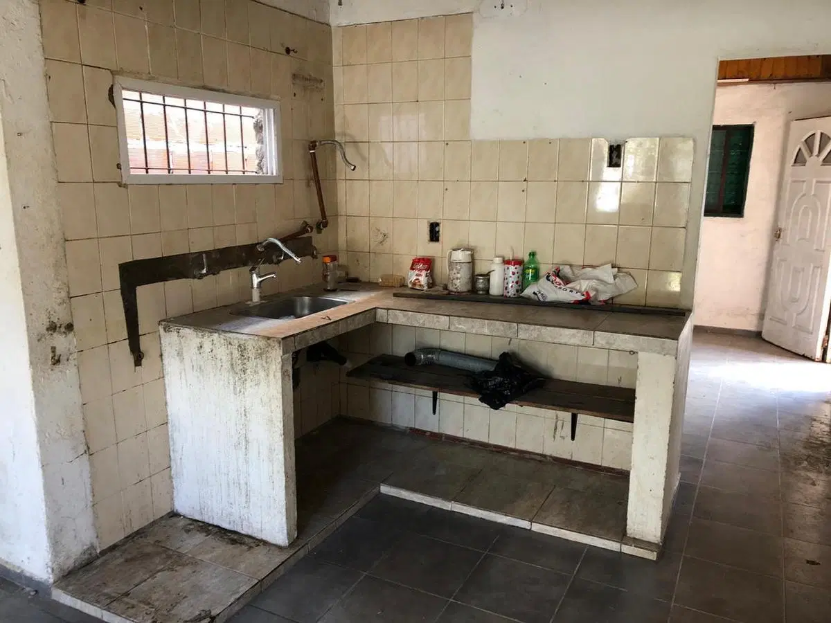 Casa venta 2 dormitorios 1 baño - 200 mts2 totales- Los Hornos 4