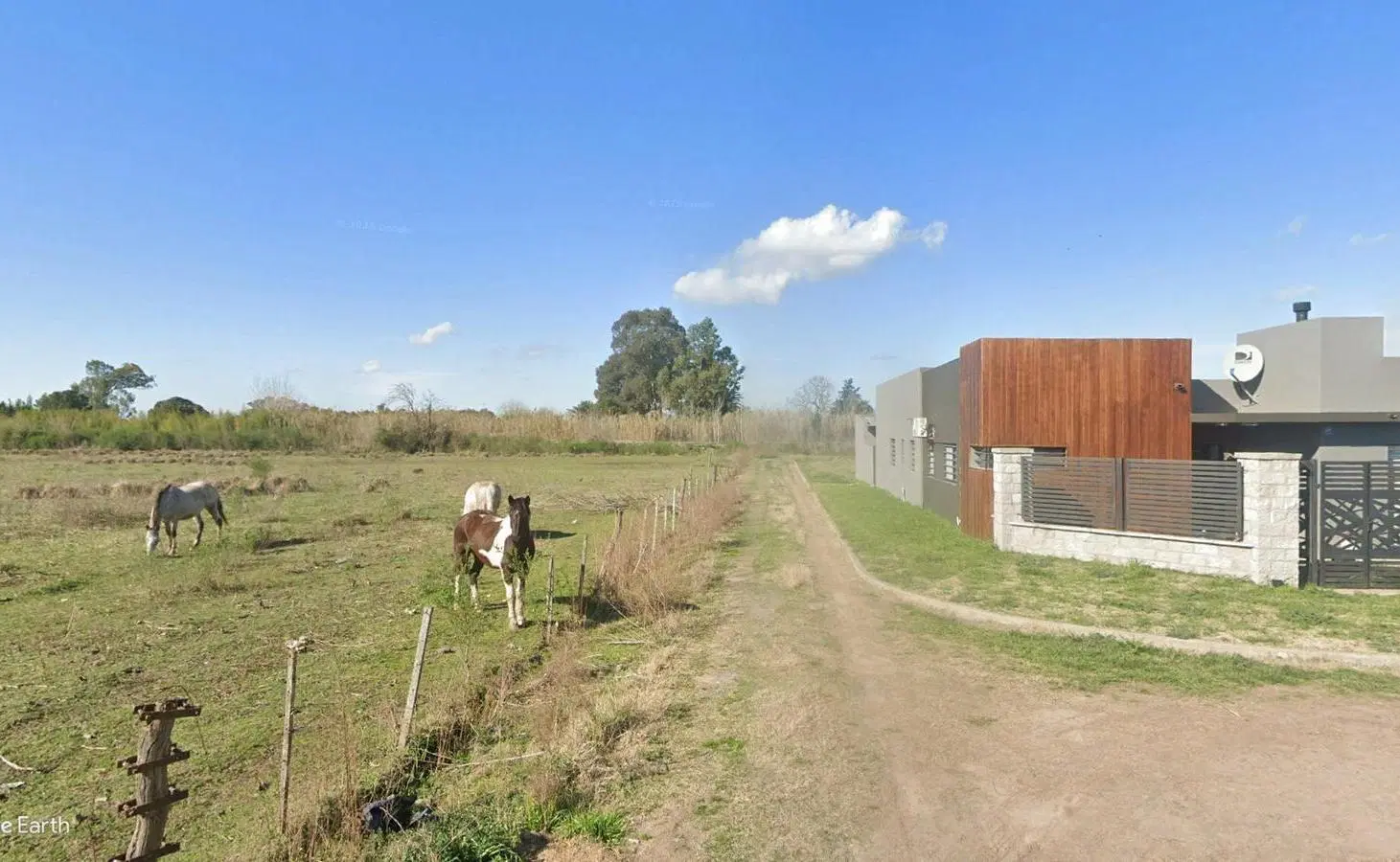 Casa en venta - 3 Dormitorios 2 Baños - San Miguel del Monte 2