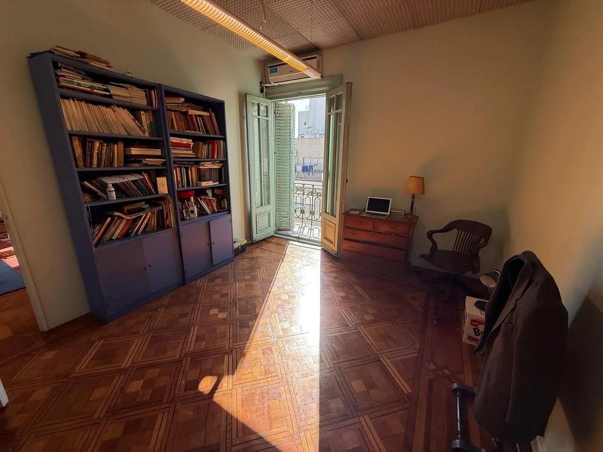 Foto de Departamento en venta - 2 Dormitorios 1 Baño - Balvanera, imagen 2