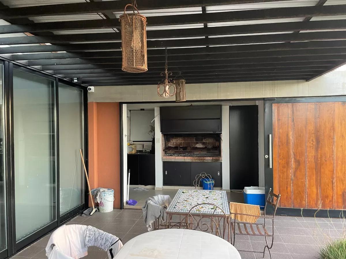 Casa en venta - 2 Dormitorios 2 Baños - 2.100Mts2 - Berisso