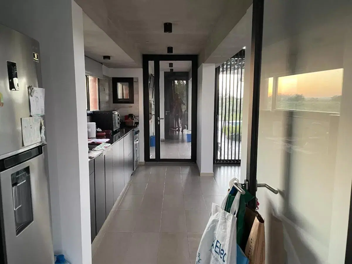 Casa en venta - 2 Dormitorios 2 Baños - 2.100Mts2 - Berisso 3