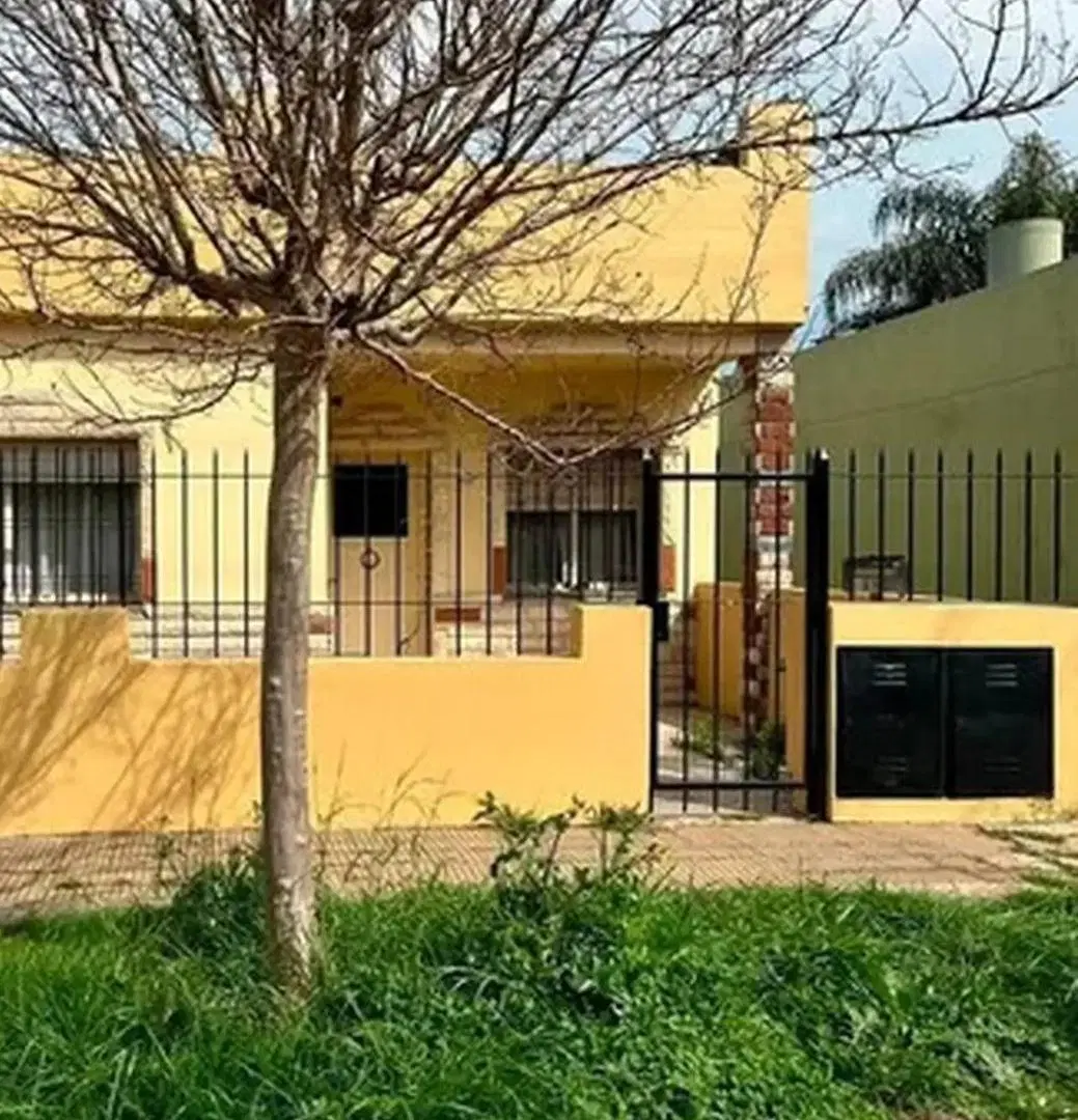 Casa en venta - 2 Dormitorios 1 Baño - 150mts2 - Moron 4