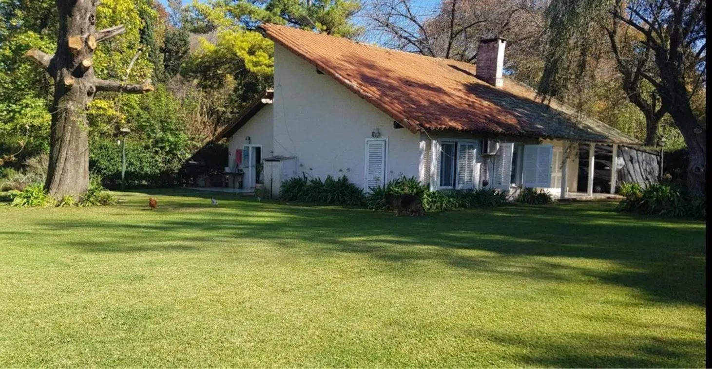 Casa quinta en venta - 3 Dormitorios 5 Baños - Tortuguitas 3