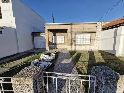 Casas en venta - 5 Dormitorios 2 Baños - 420Mts2 - Avellaneda 2