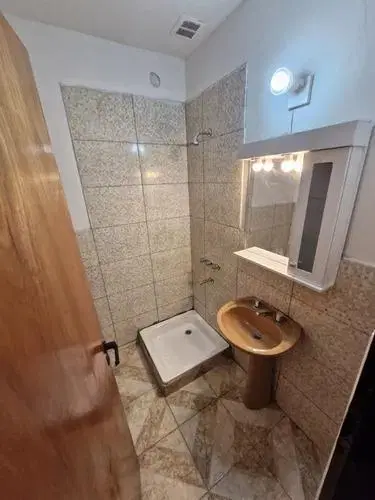 Casas en venta - 5 Dormitorios 2 Baños - 420Mts2 - Avellaneda 4