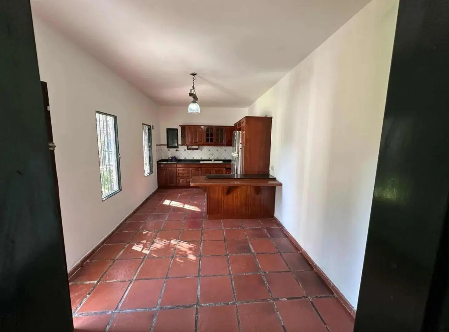 Casa en venta - 2 Dormitorios 2 Baños - Berazategui 3