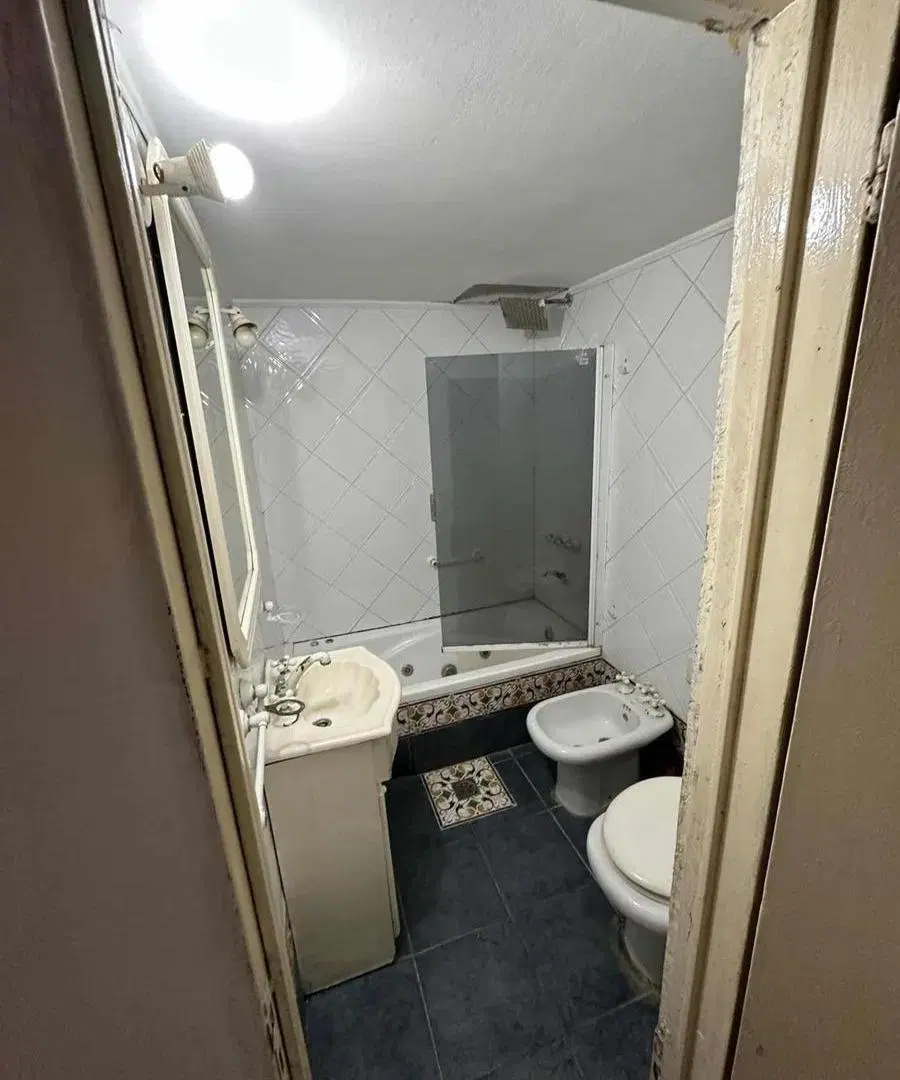 Casa en venta - 2 Dormitorios 2 Baños - Berazategui 5