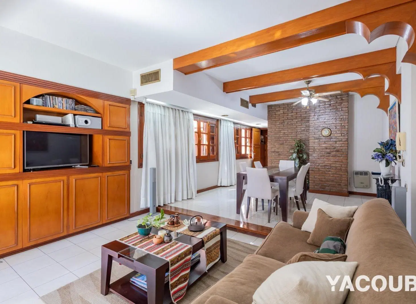 Casa en venta - 4 Dormitorios 4 Baños - Cochera - 751Mts2 - La Plata 4