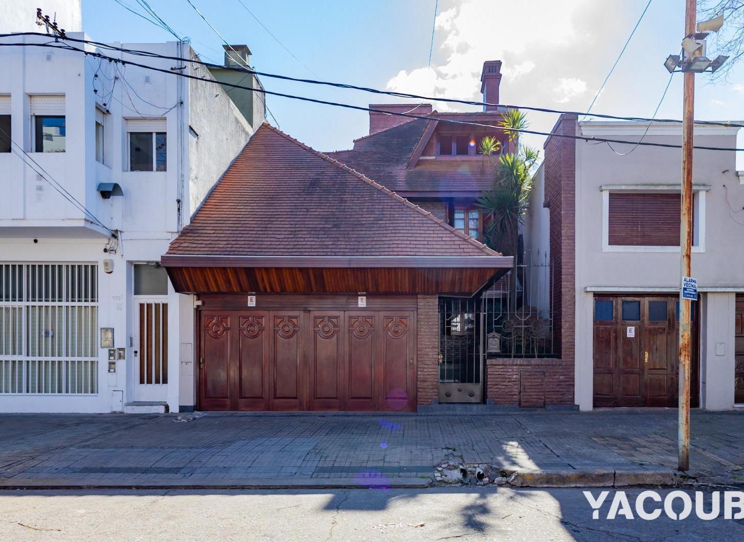 Casa en venta - 4 Dormitorios 4 Baños - Cochera - 751Mts2 - La Plata