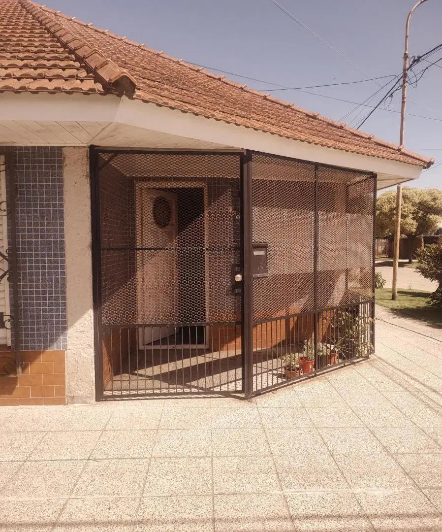 Casa en venta - 2 Dormitorios 4 Baños - Local - Mar del Plata 2