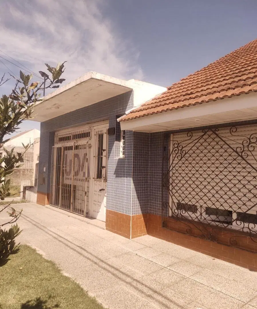 Casa en venta - 2 Dormitorios 4 Baños - Local - Mar del Plata 3