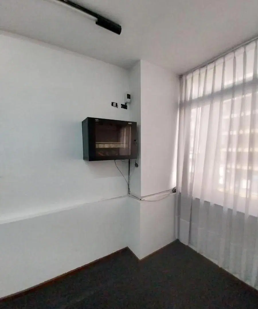 Oficina en venta - 5 Ambientes 2 Baños - Microcentro 2