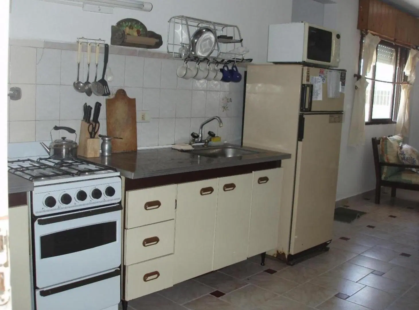 Casa en venta - 2 Dormitorios 2 Baños - 174mts2 - Mar del Tuyu 5