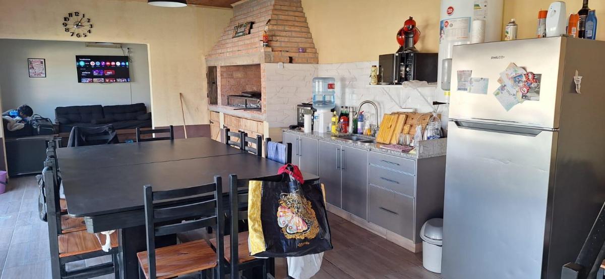 Foto de Casa en Venta - 2 Dormitorios 2 Baños - 300mts - Berazategui, imagen 1