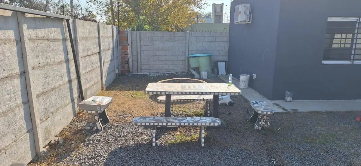 Casa en Venta - 2 Dormitorios 2 Baños - 300mts - Berazategui 2