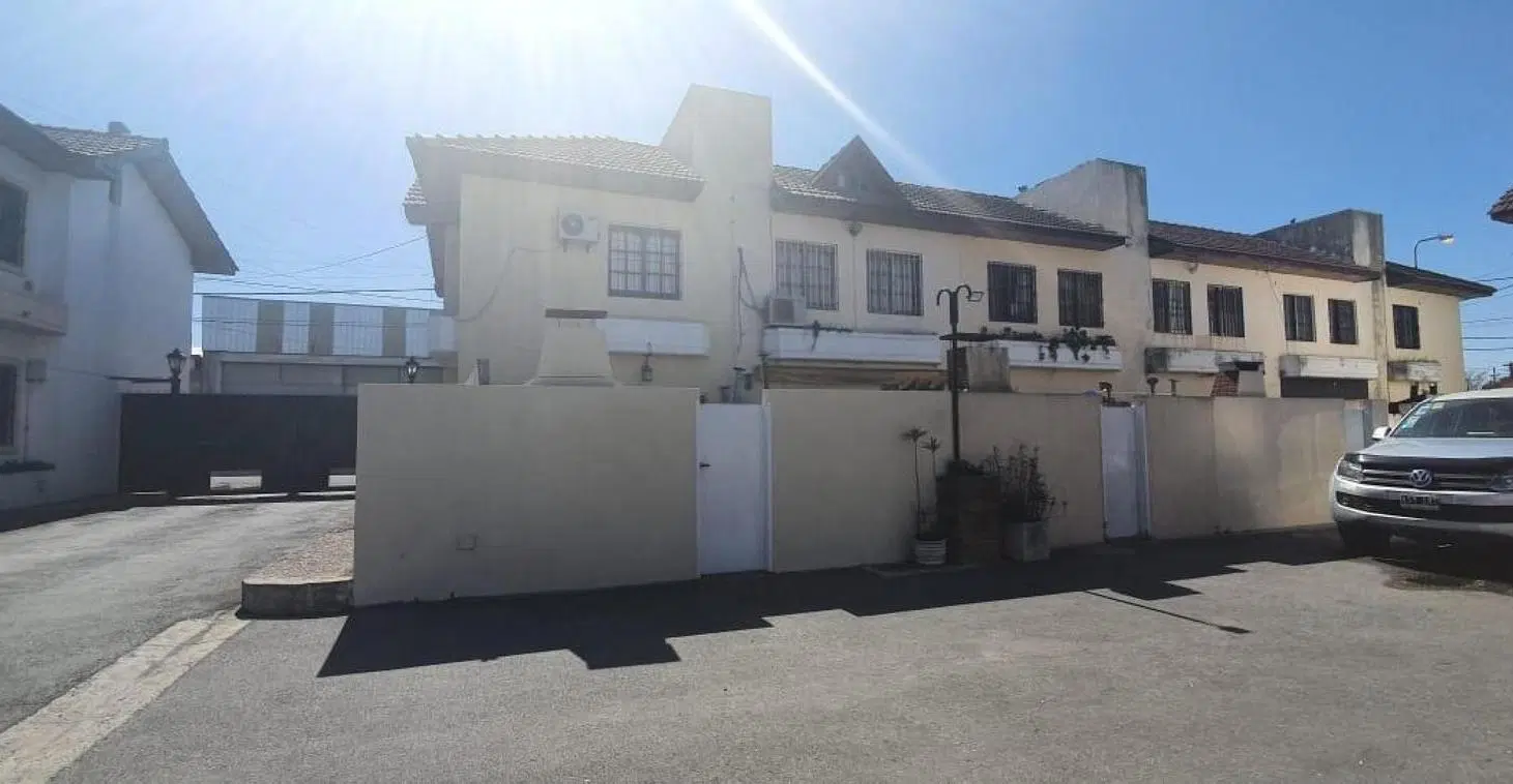 Casa en venta - 2 Dormitorios 2 Baños - Quilmes 4