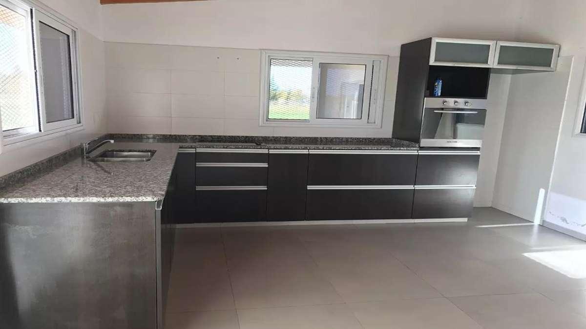 Foto de Casa en venta - 3 Dormitorios 3 Baños - Cochera - 6.000Mts2 - Abasto, La Plata, imagen 1