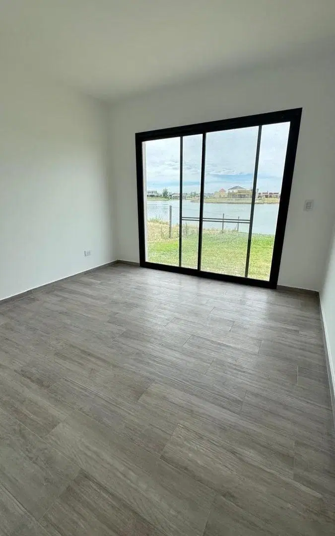 Casa en Venta - 4 Dormitorios 2 Baños - 192mts - Barrio San Sebastián 8
