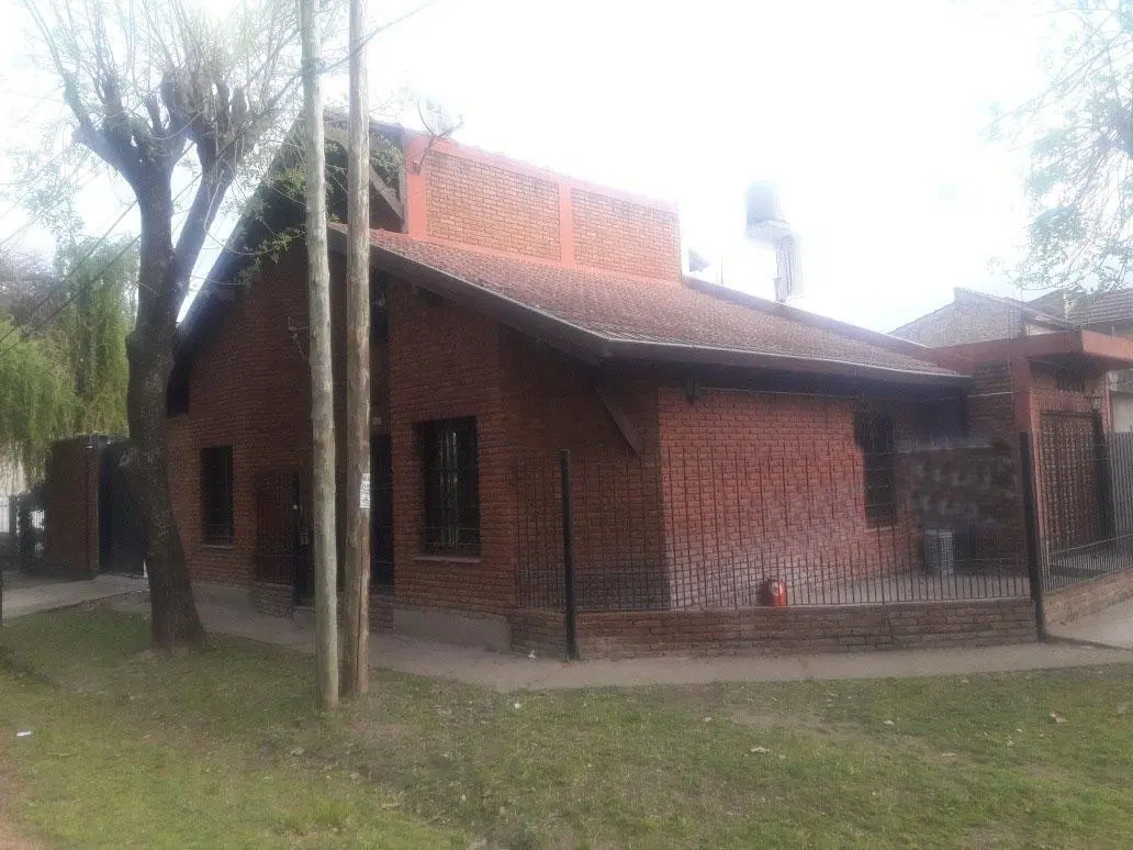 Casa en venta - 3 dormitorio 2 baño - patio y pileta - 150mts2 - Ituzaingó 2