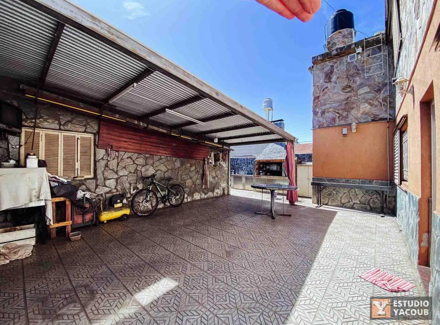 Casa en venta - 4 Dormitorios 2 Baños - Cochera - San Carlos, La Plata 3