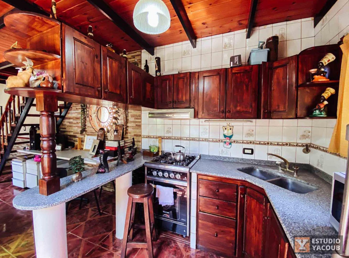 Foto de Casa en venta - 4 Dormitorios 2 Baños - Cochera - San Carlos, La Plata, imagen 5