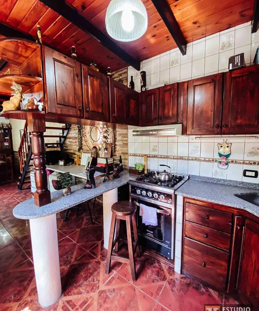 Casa en venta - 4 Dormitorios 2 Baños - Cochera - San Carlos, La Plata 8