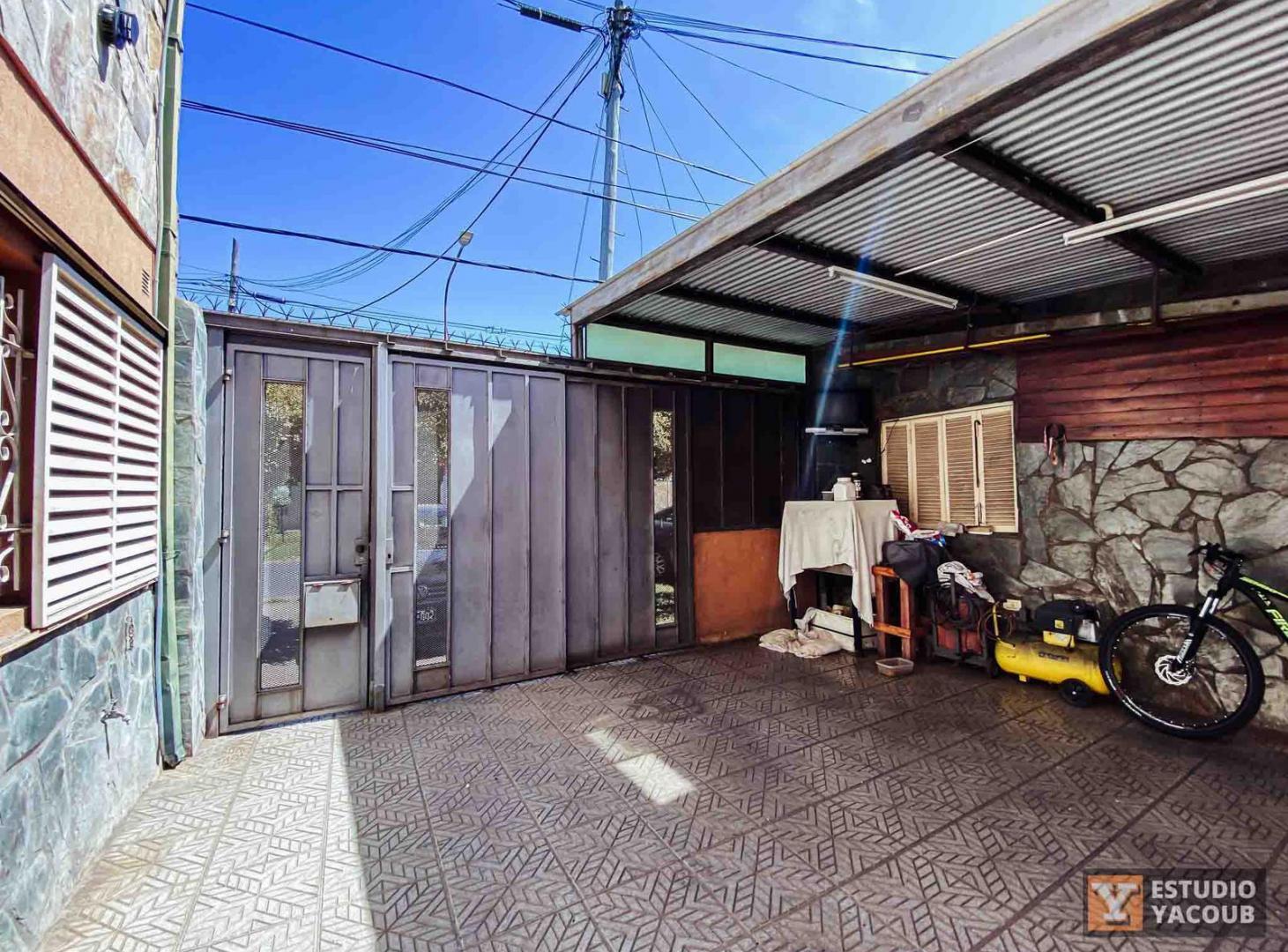 Foto de Casa en venta - 4 Dormitorios 2 Baños - Cochera - San Carlos, La Plata, imagen 4