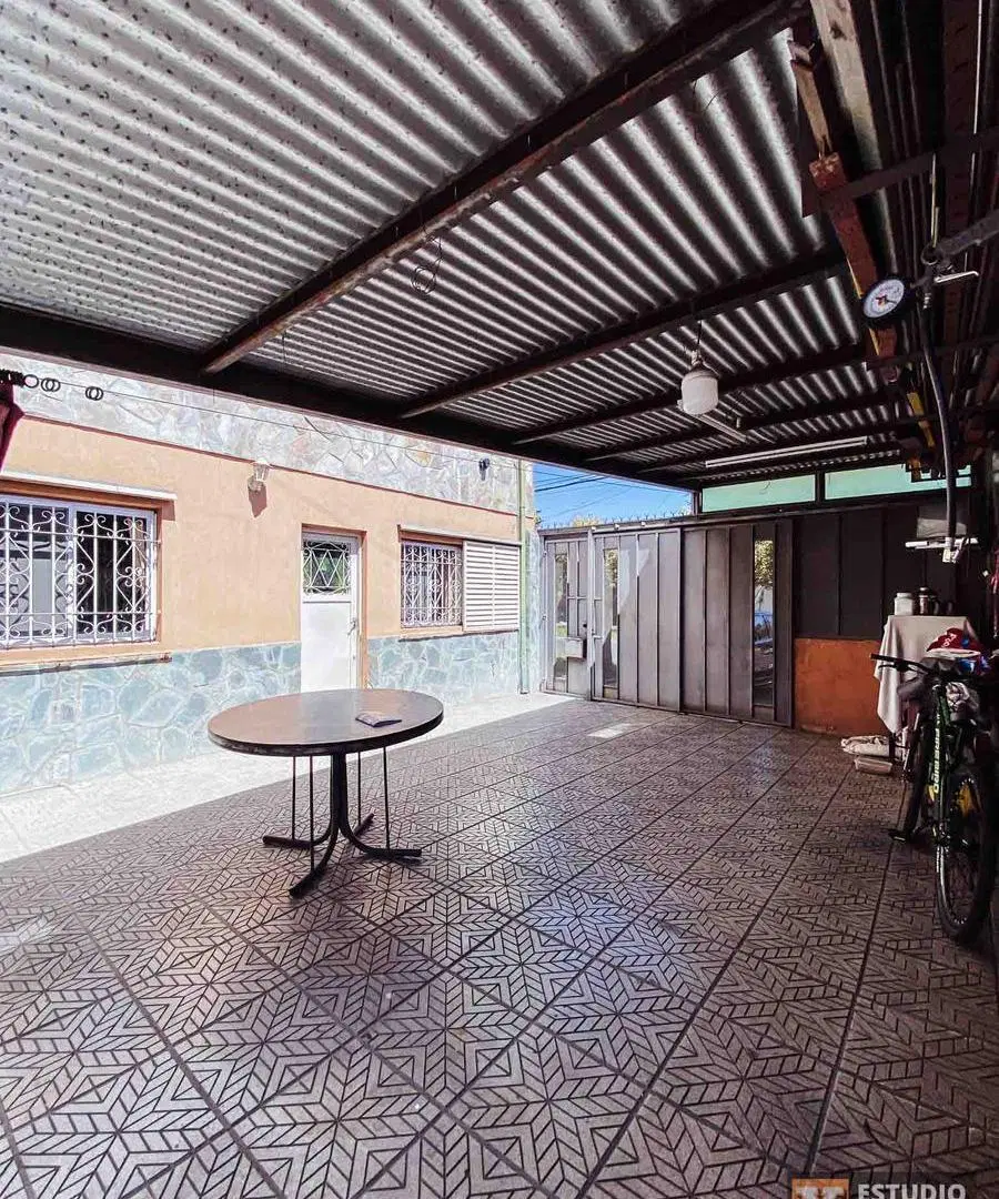 Casa en venta - 4 Dormitorios 2 Baños - Cochera - San Carlos, La Plata 2