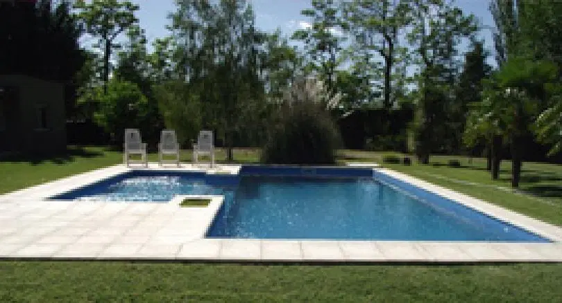 Casa en venta - 6 Dormitorios 4 Baños - Mendoza 8