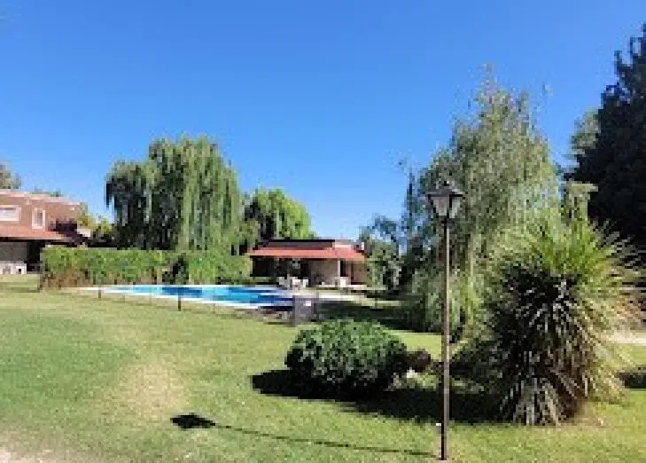 Casa en venta - 6 Dormitorios 4 Baños - Mendoza 2