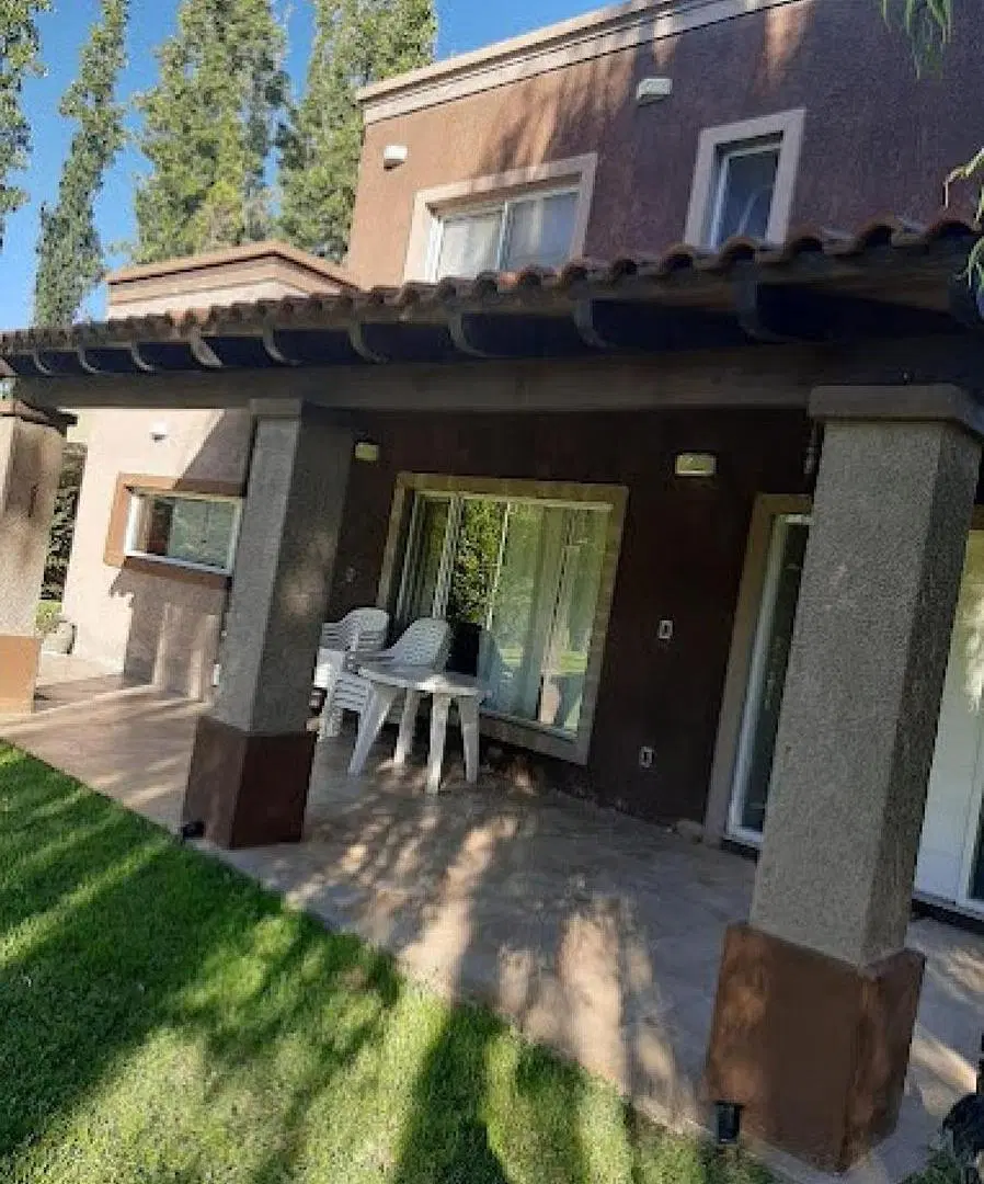 Casa en venta - 6 Dormitorios 4 Baños - Mendoza 5
