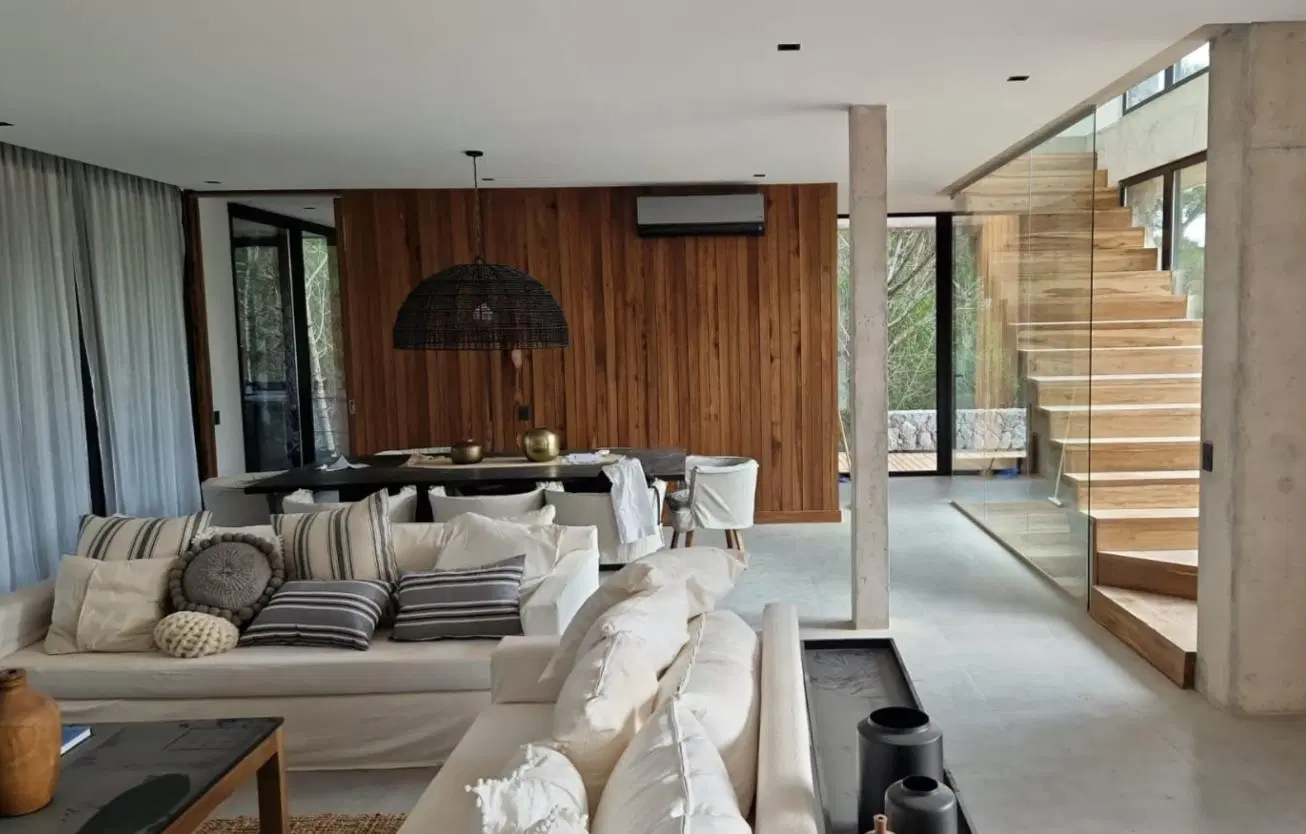 Casa en venta - 5 Dormitorios 5 Baños - Pinamar 2