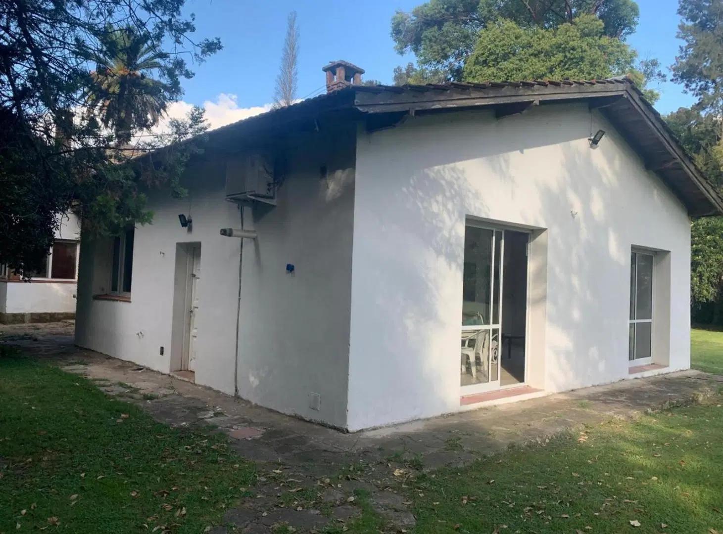 Casa en venta - 5 Dormitorios 4 Baños - Abasto 4