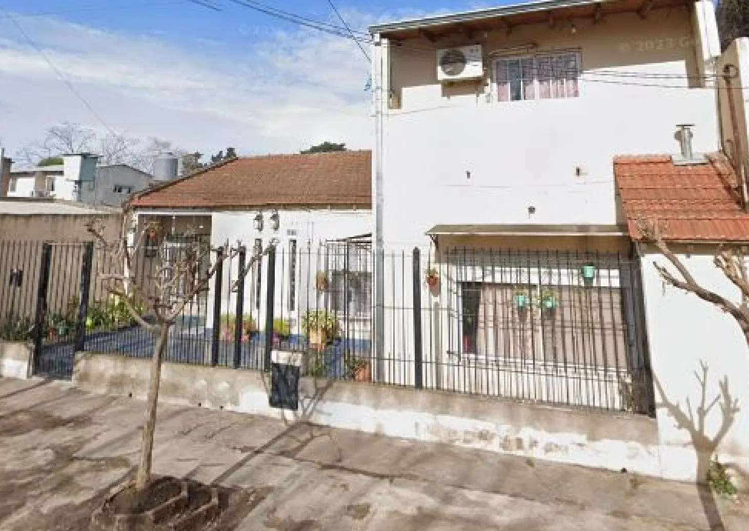 Casa en venta - 4 Dormitorios 2 Baños - Almirante Brown 3