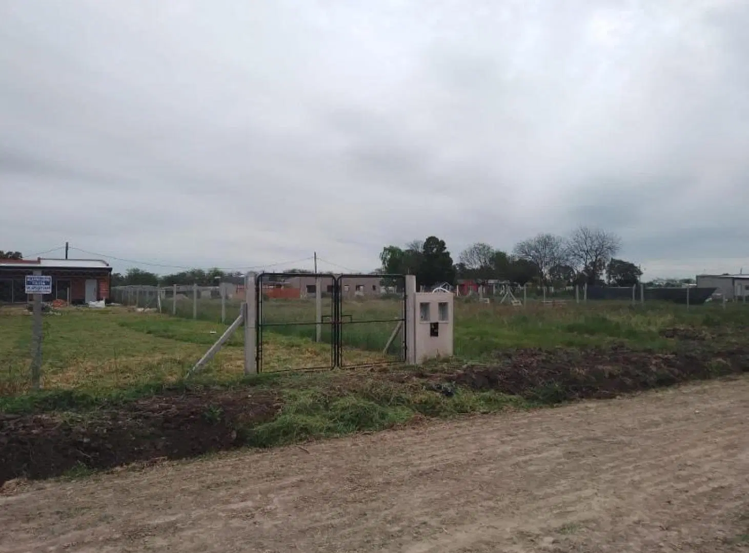 Terreno en venta - 300Mts2 - Ángel Etcheverry, La Plata 3