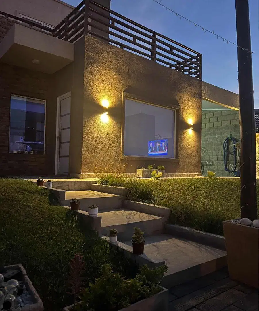Casa en venta - 4 Dormitorios 2 Baños - Cocheras - 160Mts2 - Entre Ríos 3